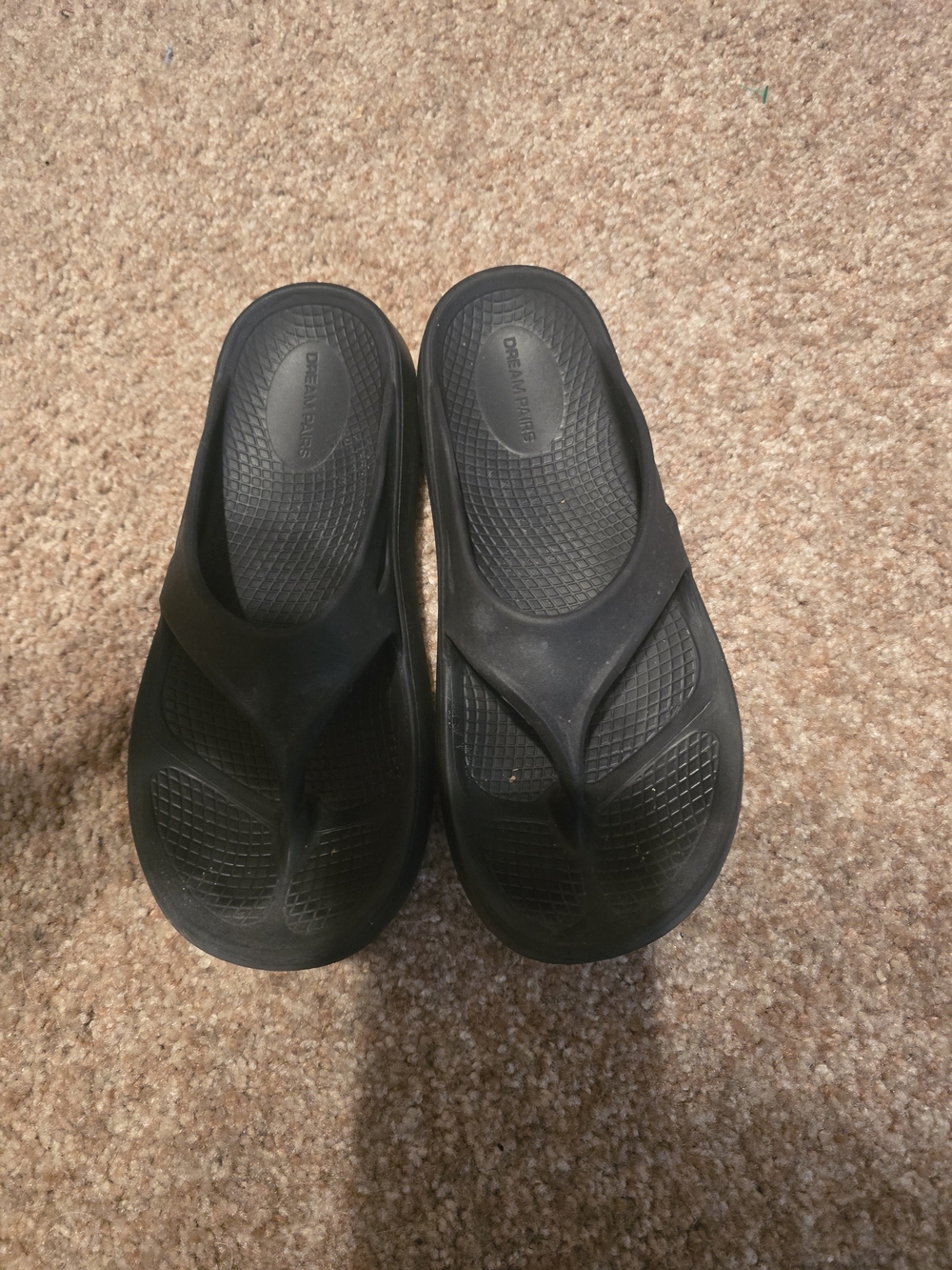 OOFOS Black Womens Thong Sandals